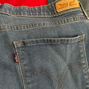 Women’s Levi's Blue Denim Jeans with Red Tab Pocket Detail Size 16